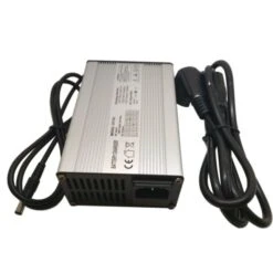 Li-Ion Oplader 29,4V 2A Tulp Kunstof Behuizing